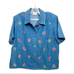 Vintage 90s Y2K Embroidered Floral Quilted Denim Short Sleeve Button Down Top